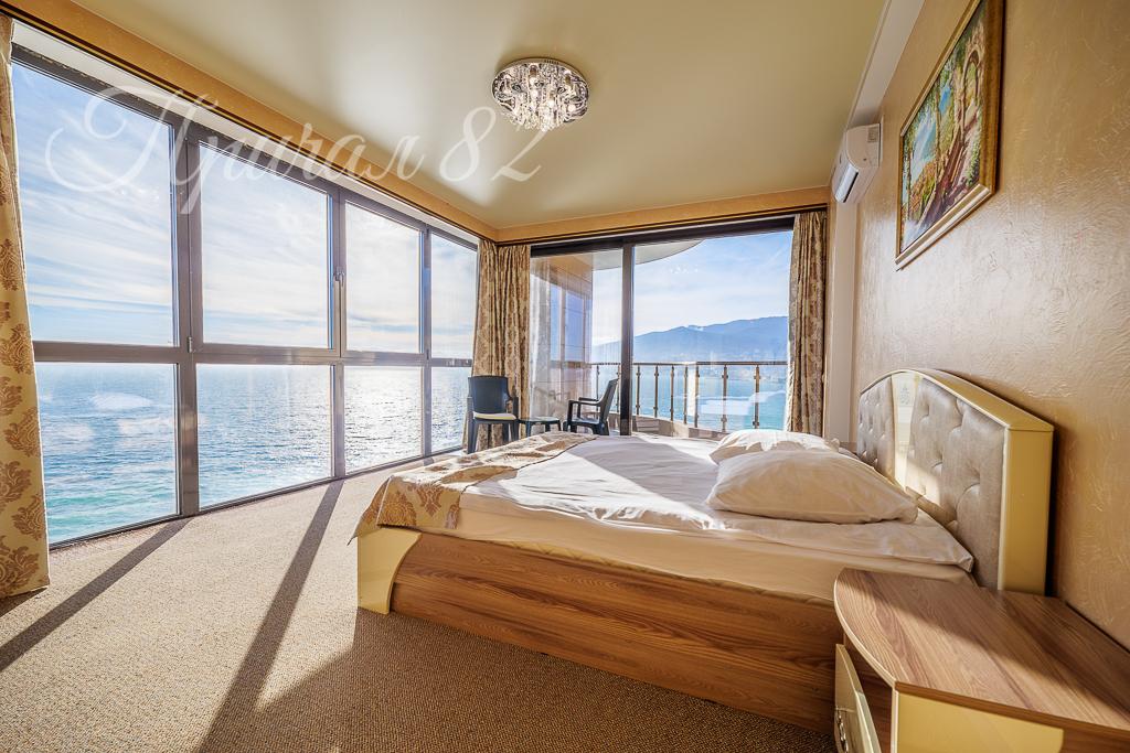 Ялта улица Морской спуск 8