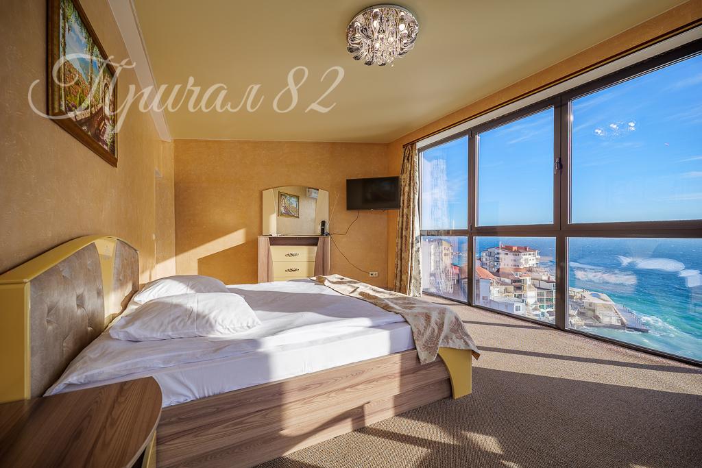 Ялта улица Морской спуск 8