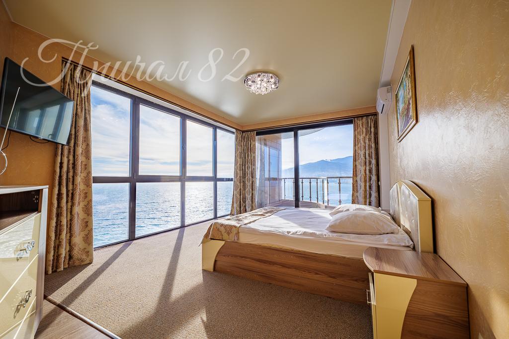 Ялта улица Морской спуск 8