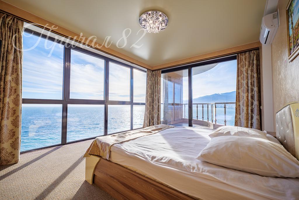 Ялта улица Морской спуск 8