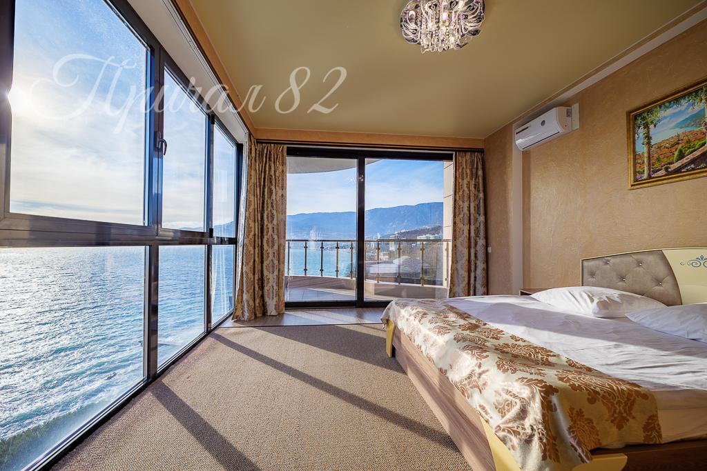 Ялта улица Морской спуск 8