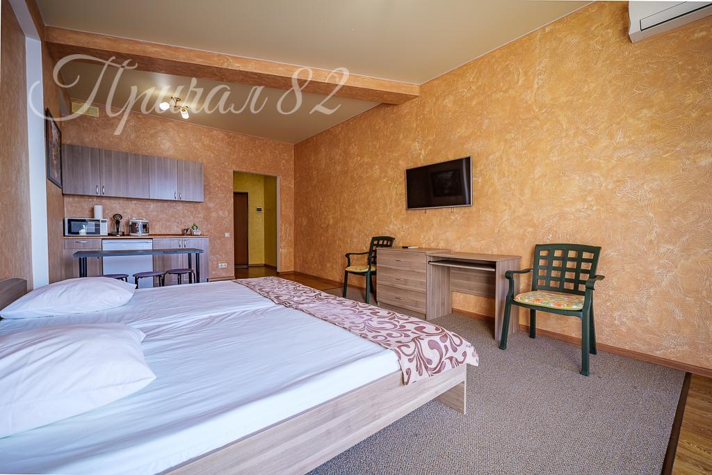 Ялта, улица Морской спуск 8