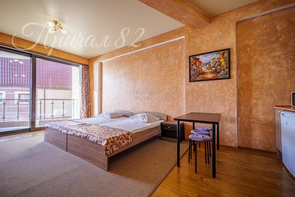 Ялта, улица Морской спуск 8