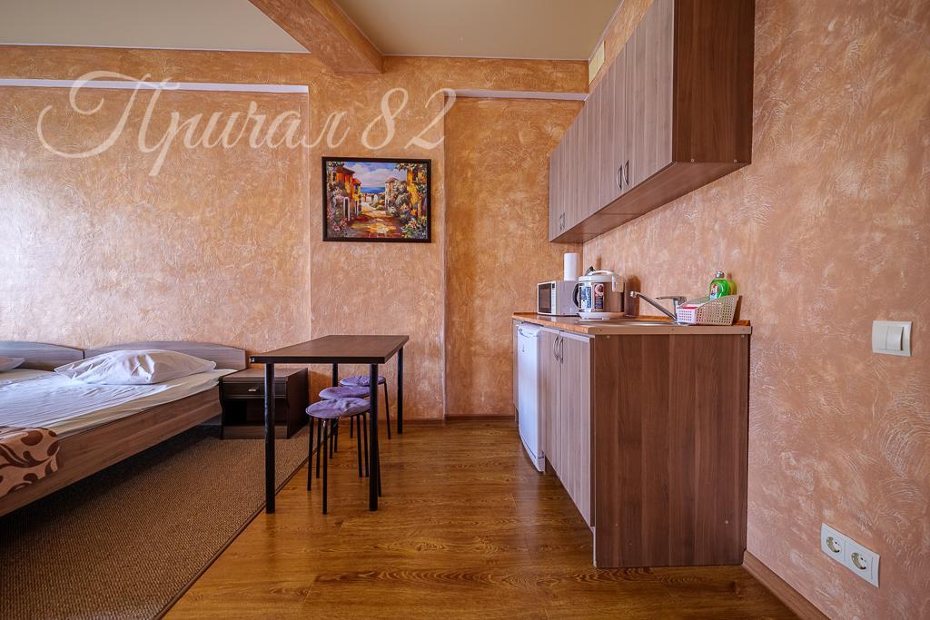 Ялта, улица Морской спуск 8