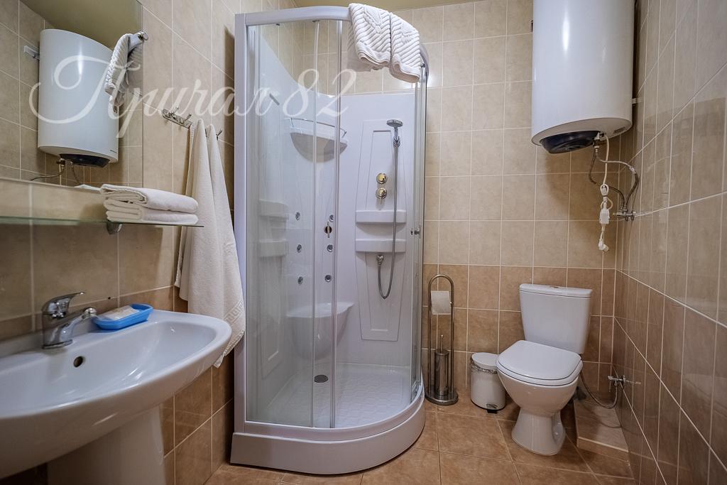 Ялта, улица Морской спуск 8