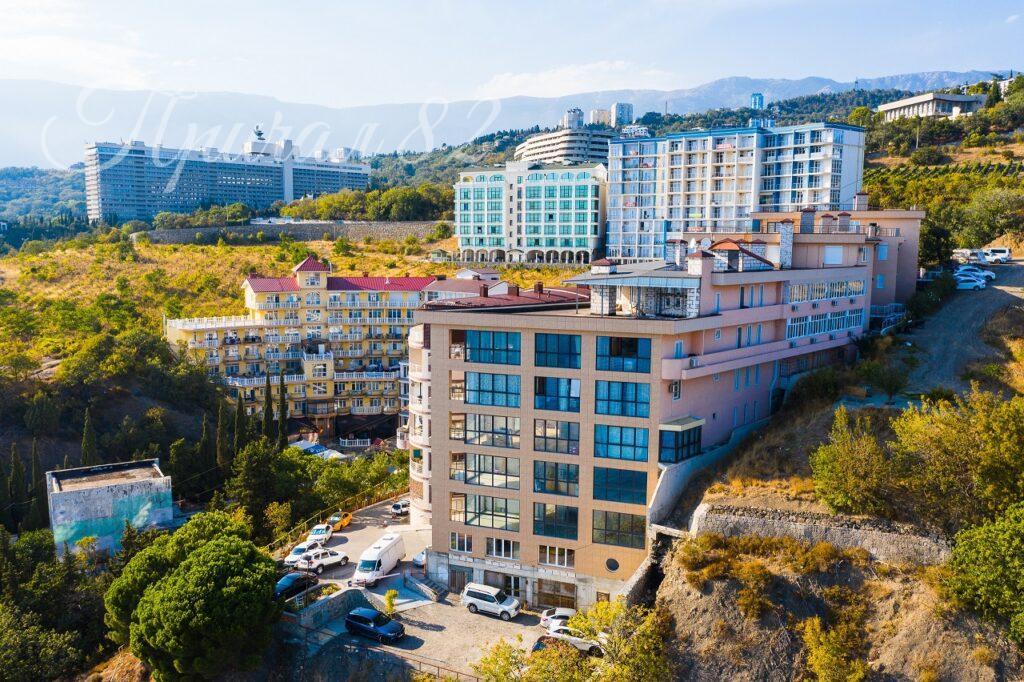 Ялта, улица Морской спуск 8