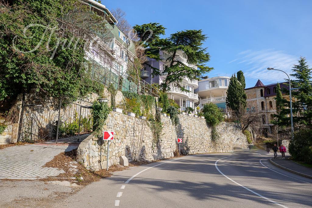 Ялта, пгт Кореиз, Алупкинское шоссе 2В