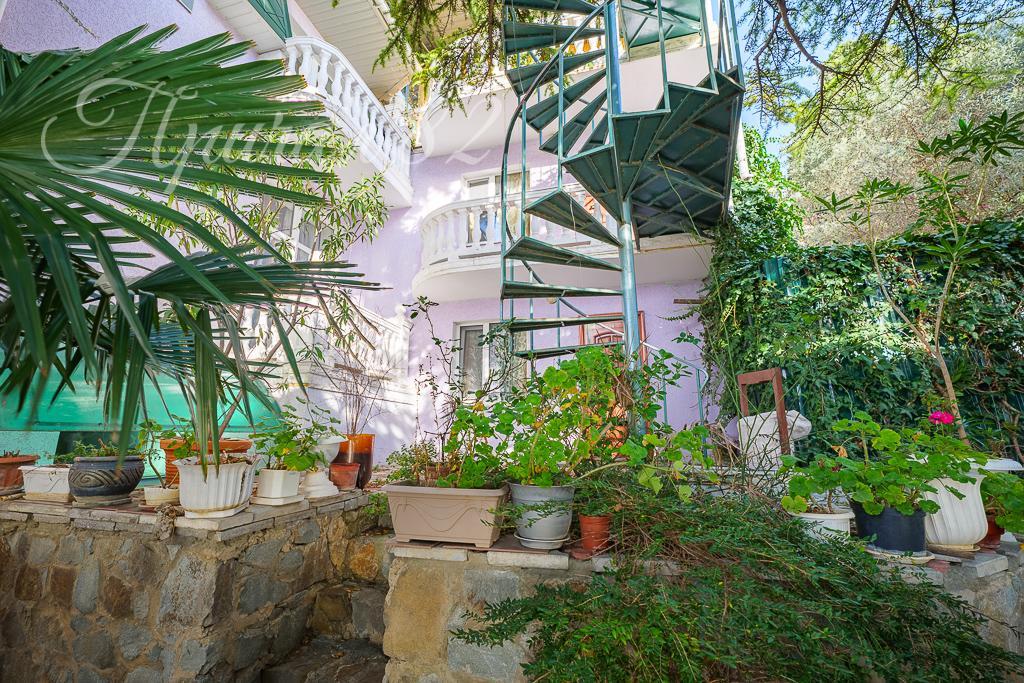 Ялта, пгт Кореиз, Алупкинское шоссе 2В