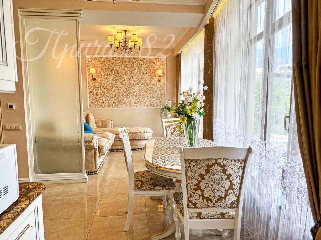 Ялта, Набережная им. Ленина, 4