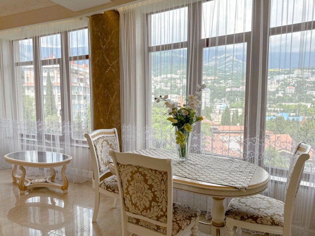 Ялта, Набережная им. Ленина, 4