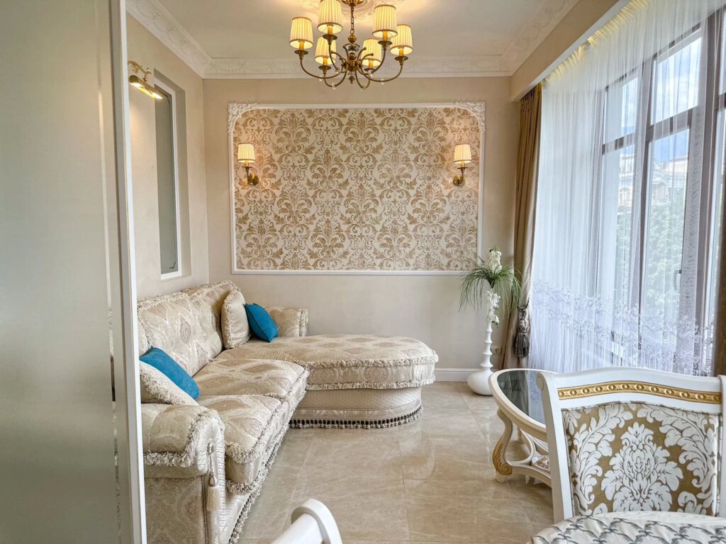 Ялта, Набережная им. Ленина, 4