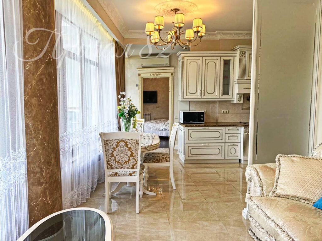 Ялта, Набережная им. Ленина, 4