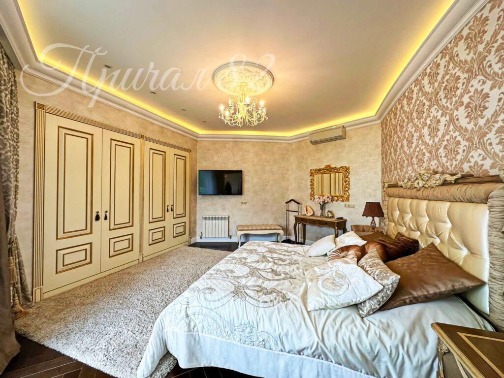 Ялта, Набережная им. Ленина, 4