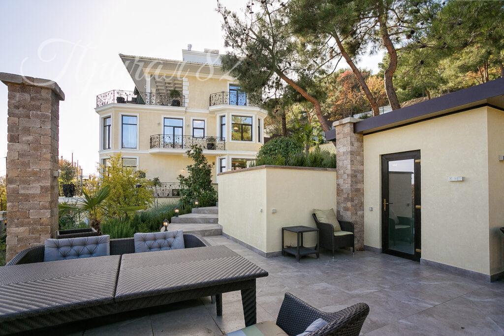 Ялта улица Войковаб дом 23