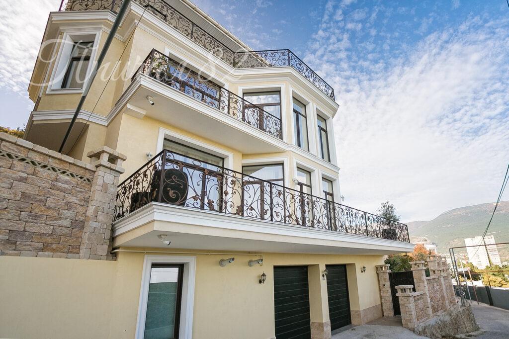 Ялта улица Войковаб дом 23