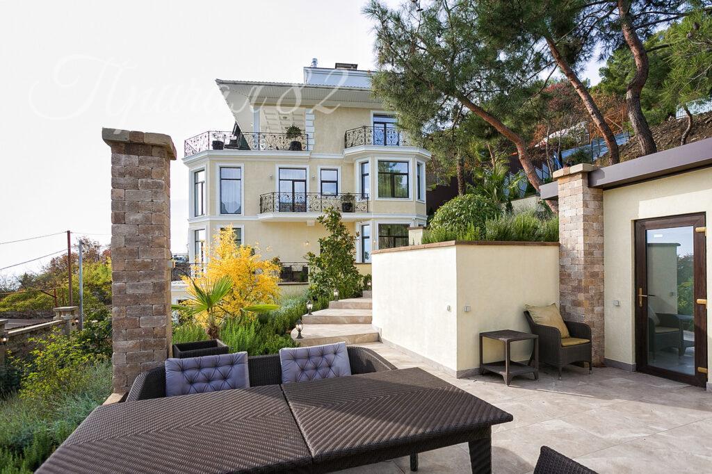 Ялта улица Войковаб дом 23