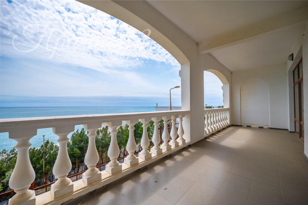 г. Алупка, ул. Ленина 29