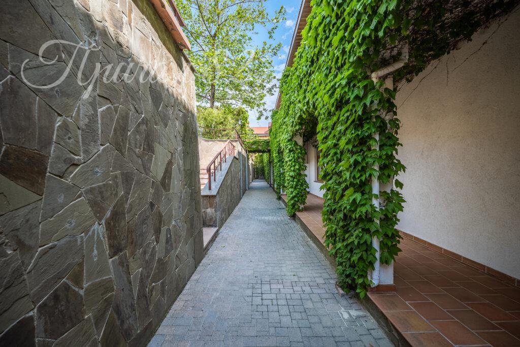 г. Алупка, ул. Ленина 29