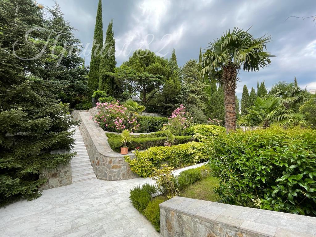 Ялта, поселок городского типа Отрадный, улица Аврора