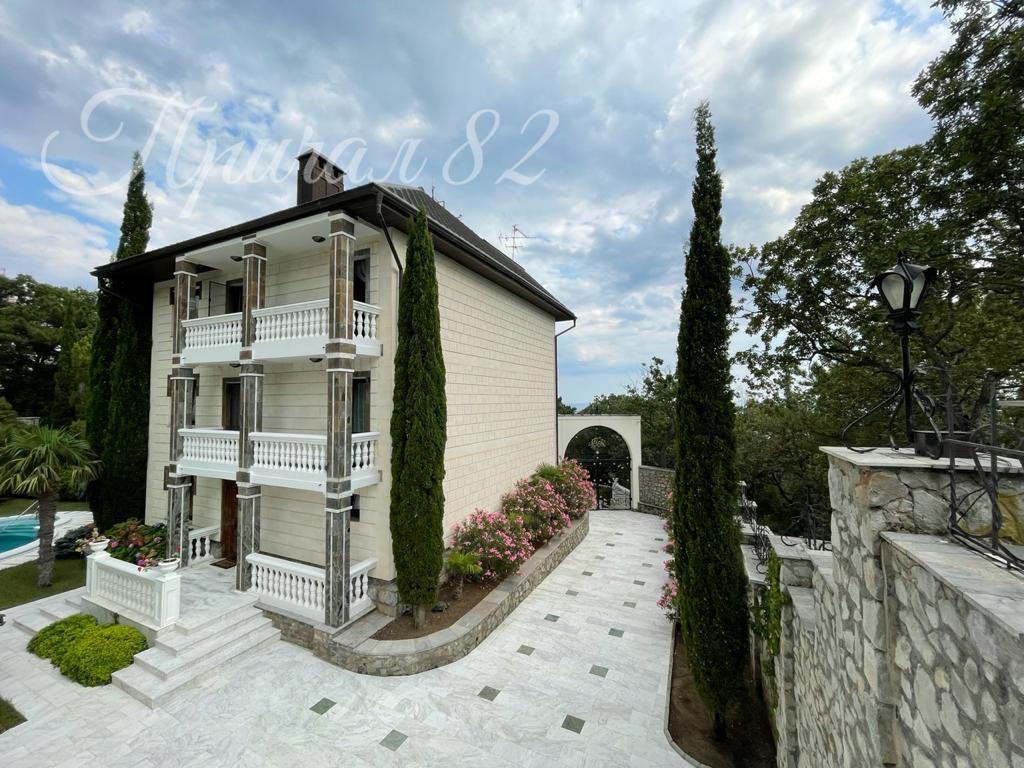 Ялта, поселок городского типа Отрадный, улица Аврора