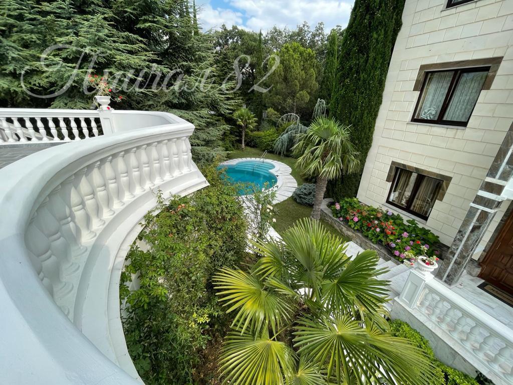 Ялта, поселок городского типа Отрадный, улица Аврора