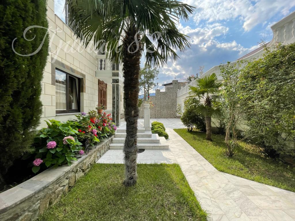 Ялта, поселок городского типа Отрадный, улица Аврора