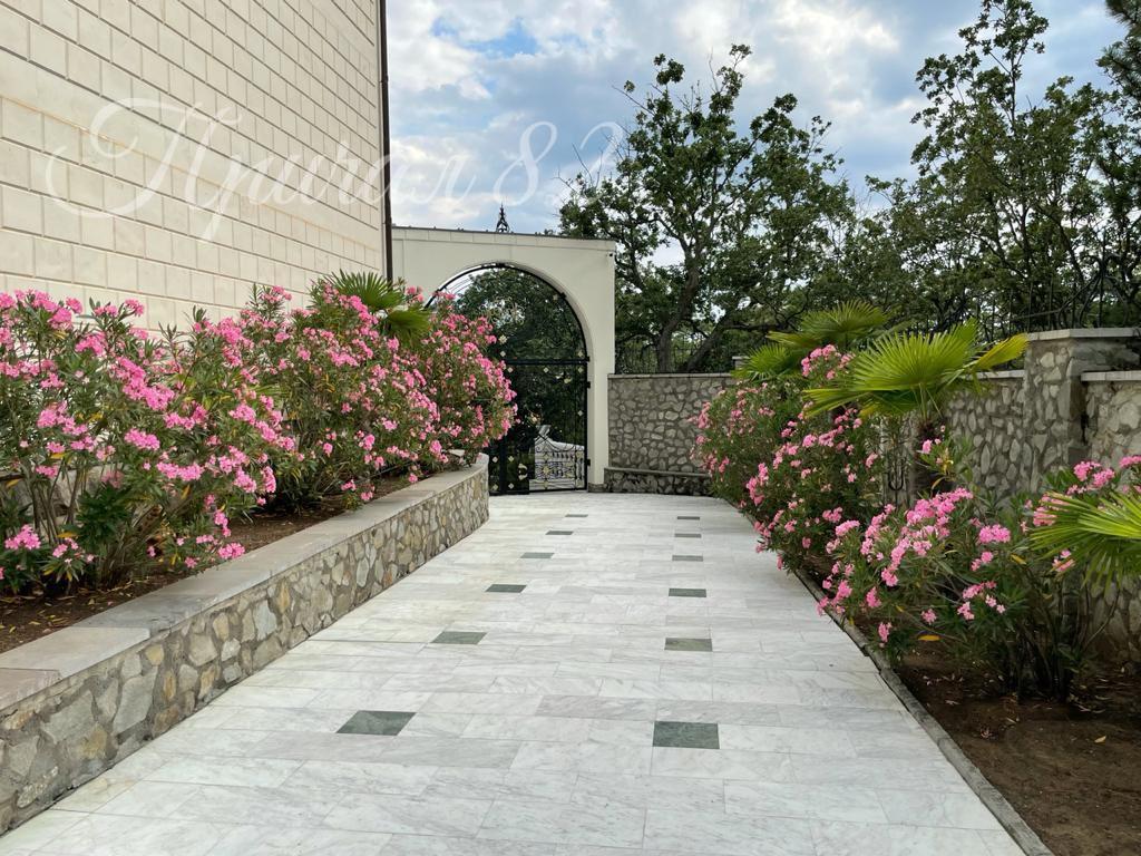 Ялта, поселок городского типа Отрадный, улица Аврора