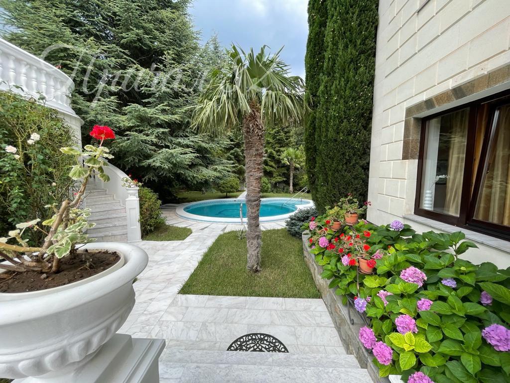 Ялта, поселок городского типа Отрадный, улица Аврора