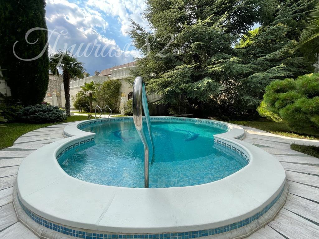 Ялта, поселок городского типа Отрадный, улица Аврора