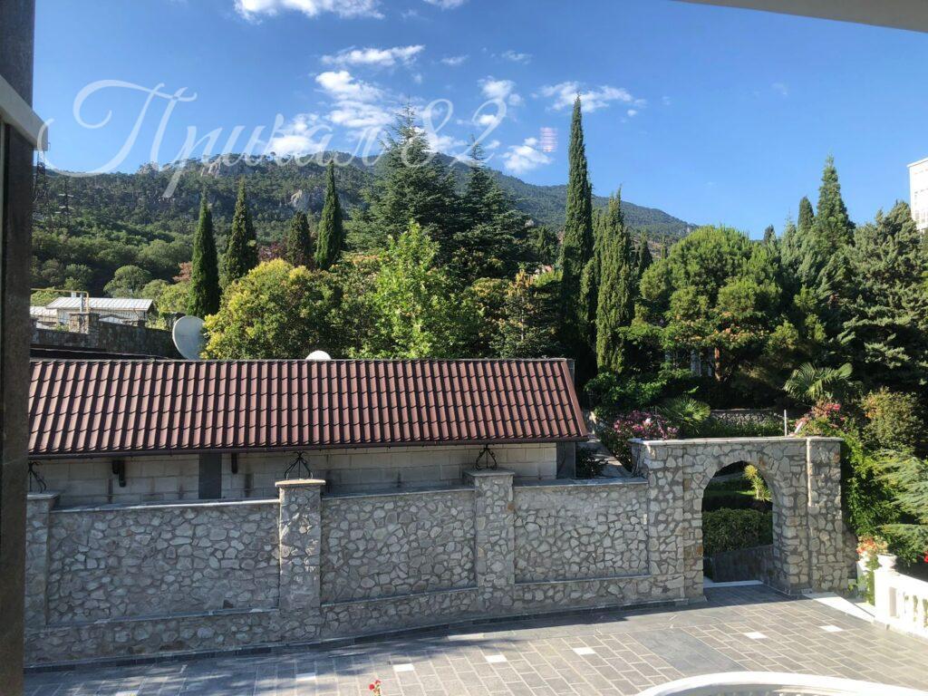 Ялта, поселок городского типа Отрадный, улица Аврора