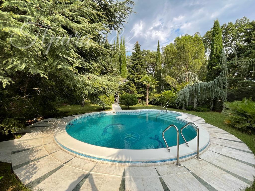 Ялта, поселок городского типа Отрадный, улица Аврора