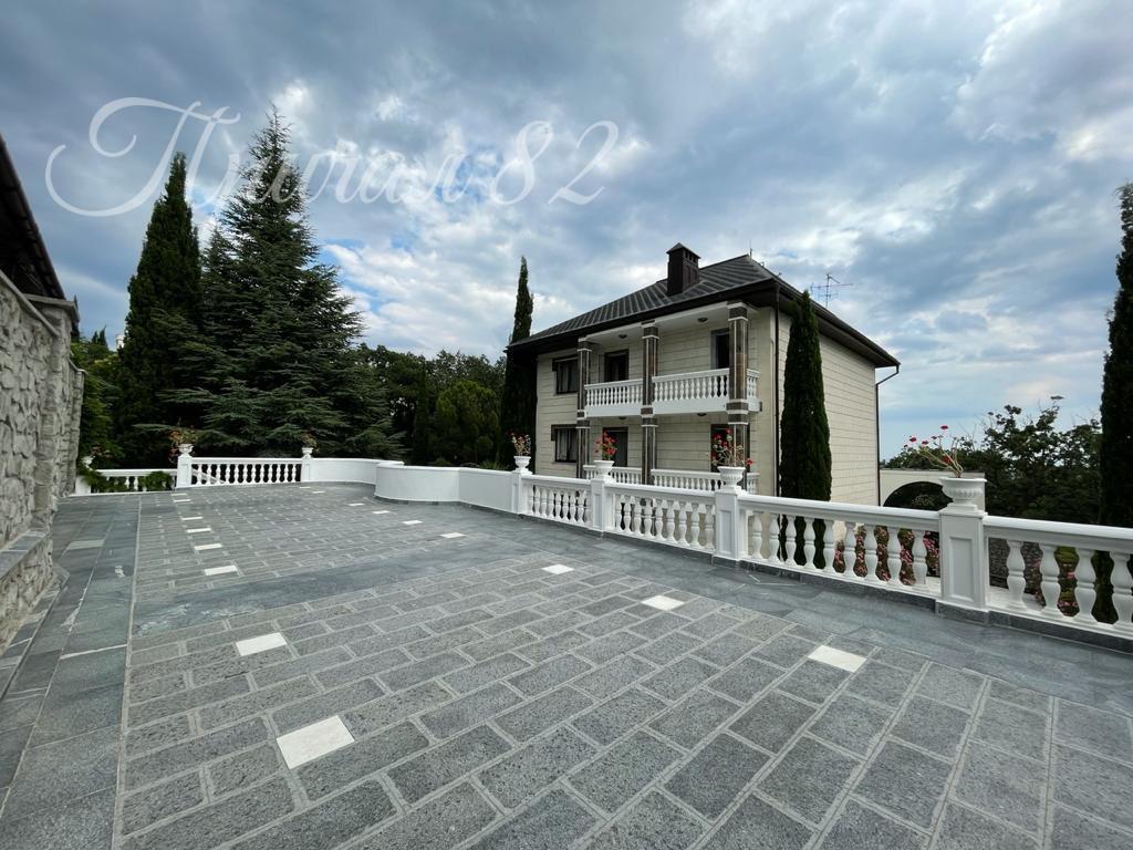 Ялта, поселок городского типа Отрадный, улица Аврора