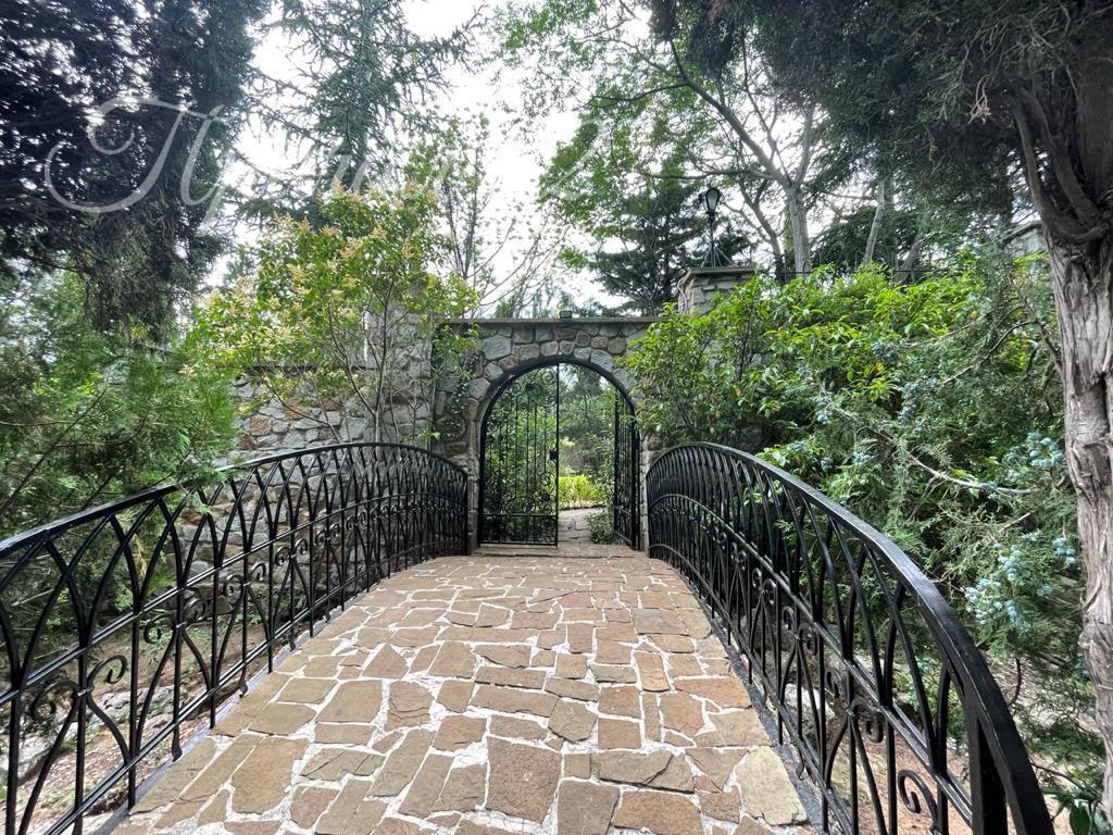 Ялта, поселок городского типа Отрадный, улица Аврора