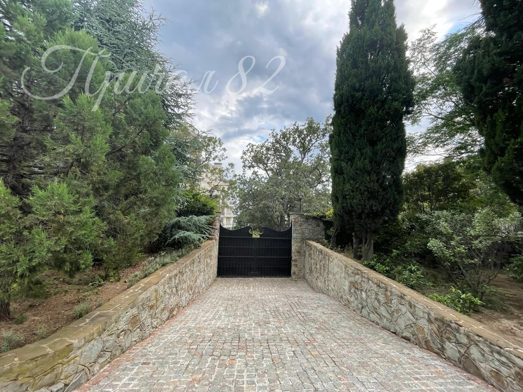 Ялта, поселок городского типа Отрадный, улица Аврора