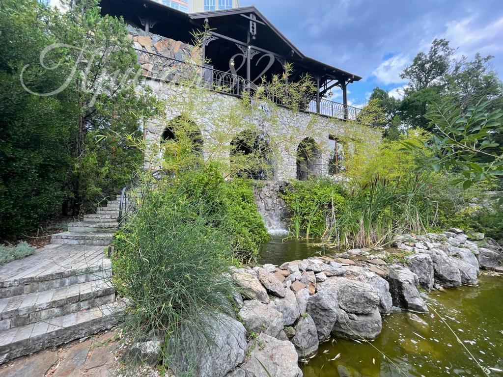 Ялта, поселок городского типа Отрадный, улица Аврора