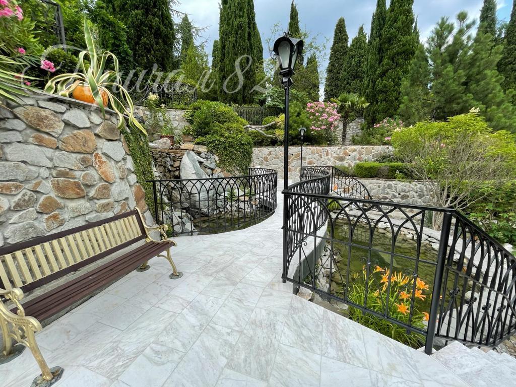 Ялта, поселок городского типа Отрадный, улица Аврора