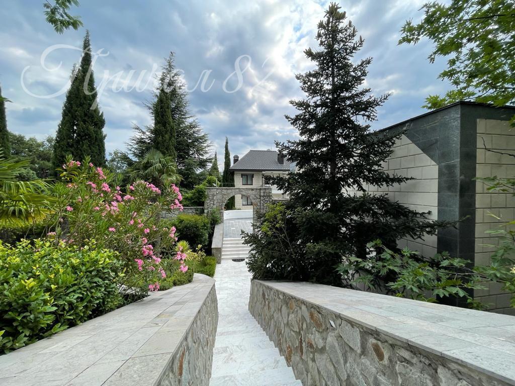 Ялта, поселок городского типа Отрадный, улица Аврора