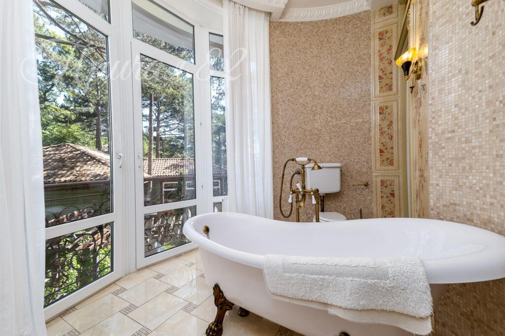 Крым респ., Ялта городской округ, Горное поселок, 31А