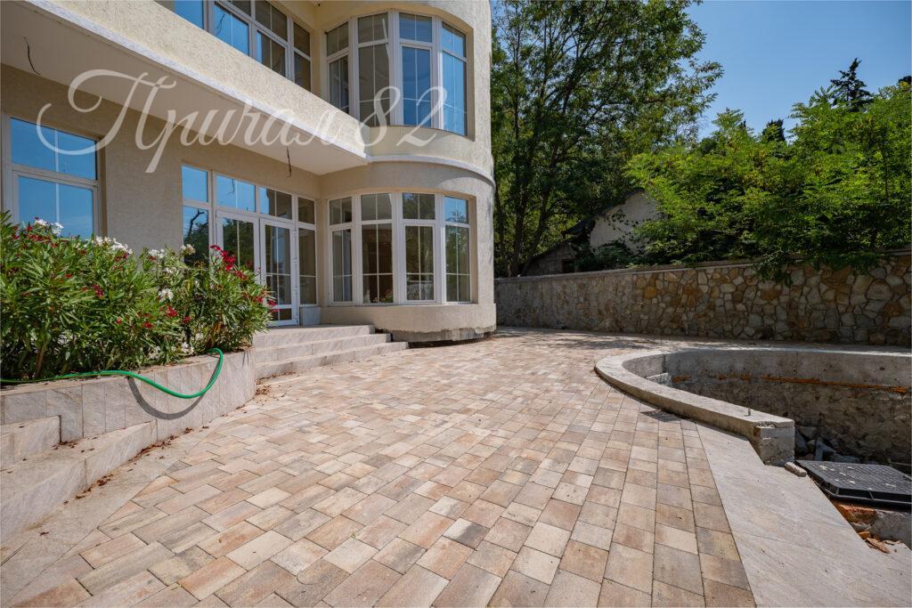 г. Ялта, г. Алупка, ул. Ленина