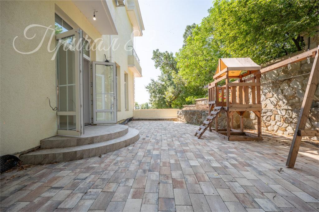 г. Ялта, г. Алупка, ул. Ленина