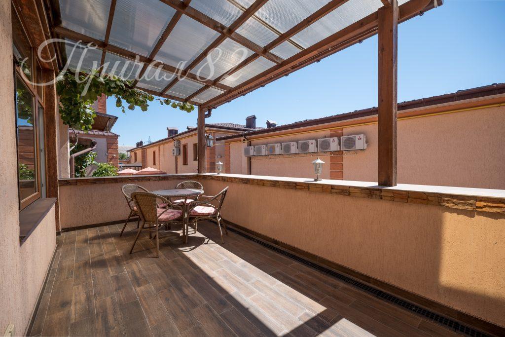 Республика Крым, Ялта, Поселковая ул., 10