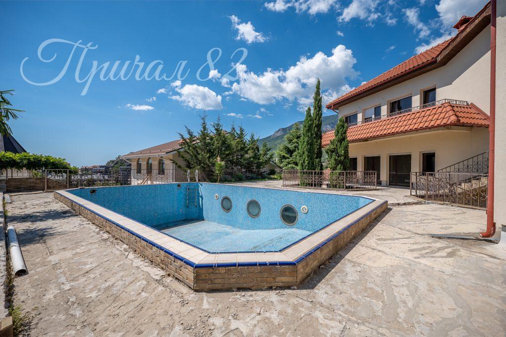 Ялта, пгт. Гурзуф, ул. Лазурная