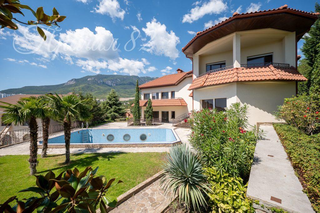 Ялта, пгт. Гурзуф, ул. Лазурная