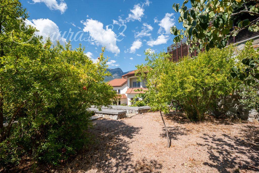 Ялта, пгт. Гурзуф, ул. Лазурная