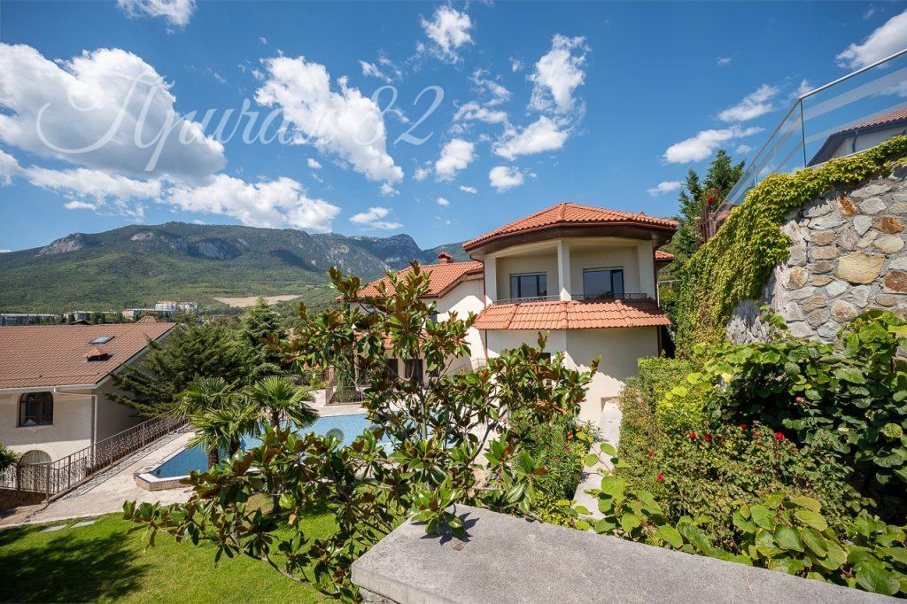 Ялта, пгт. Гурзуф, ул. Лазурная