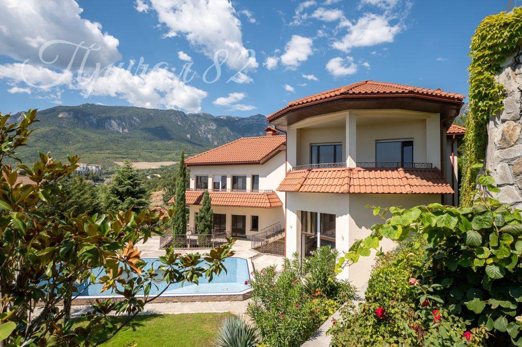 Ялта, пгт. Гурзуф, ул. Лазурная