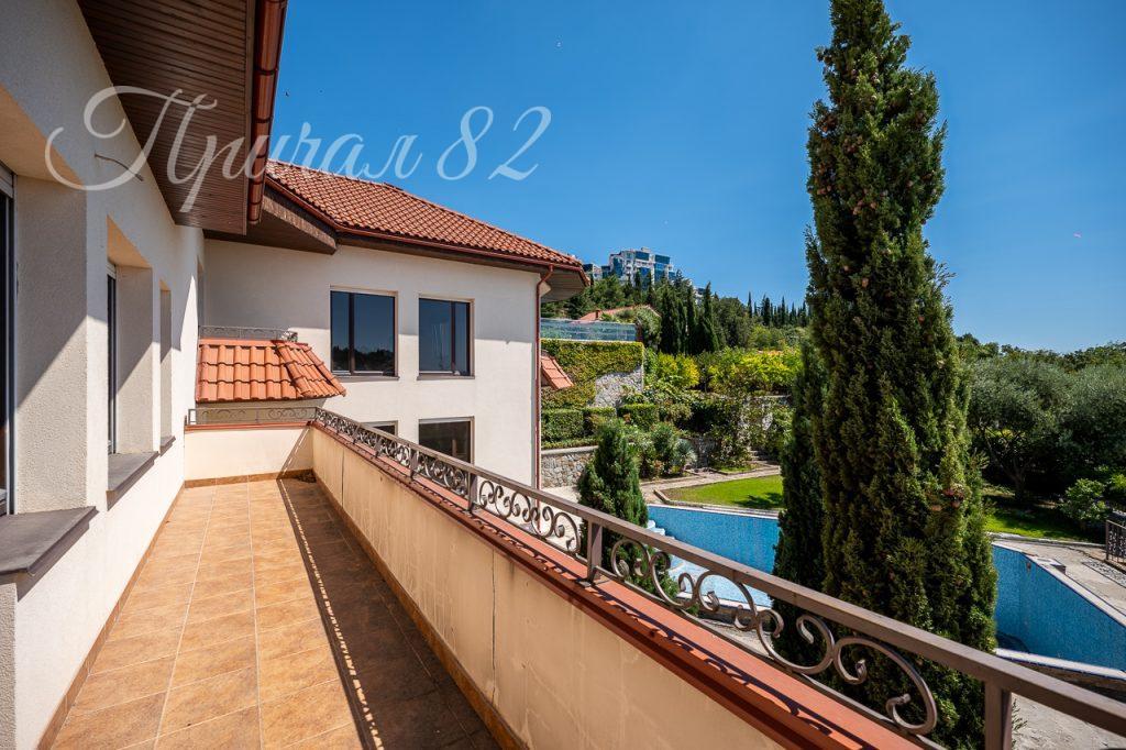 Ялта, пгт. Гурзуф, ул. Лазурная