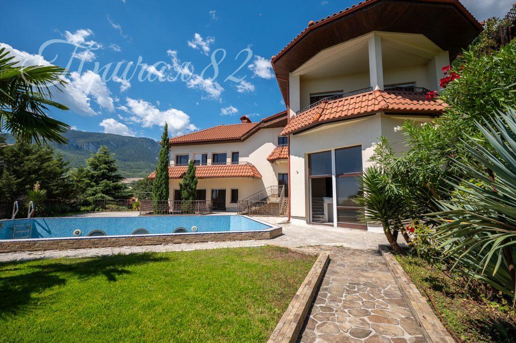 Ялта, пгт. Гурзуф, ул. Лазурная