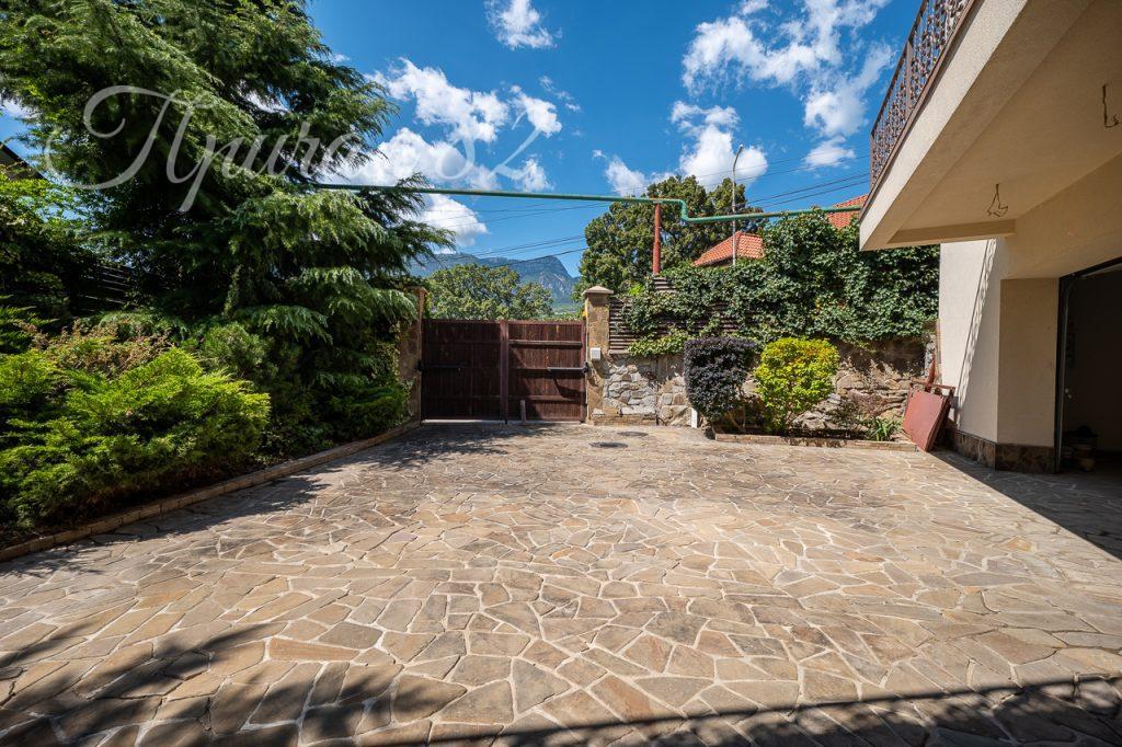 Ялта, пгт. Гурзуф, ул. Лазурная