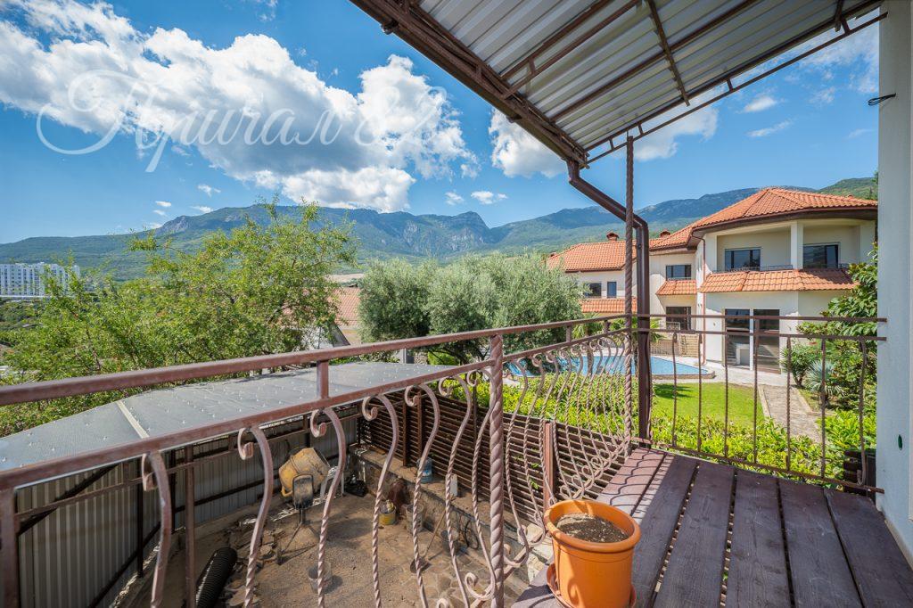 Ялта, пгт. Гурзуф, ул. Лазурная